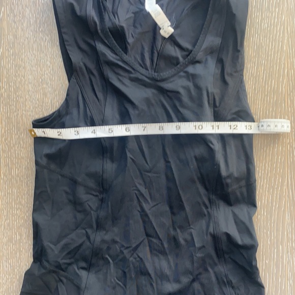 Lululemon Sleeveless Top - Size 4 🌻 - Picture 5 of 5